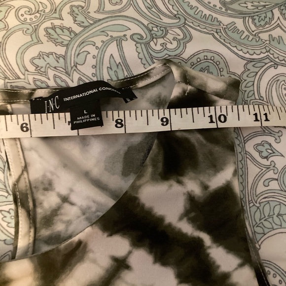 Inc International business top in dark green and off white. scoop neck - Picture 3 of 10